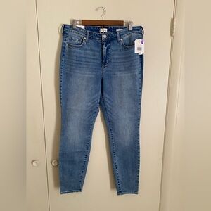 Mid Rise Skinny Jeans size 14 NWT